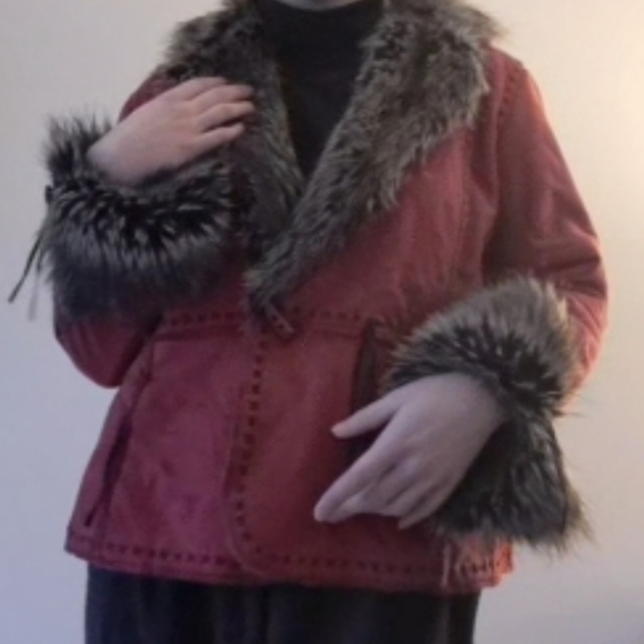 Red faux fur lined jacket - Picture 2 of 4
